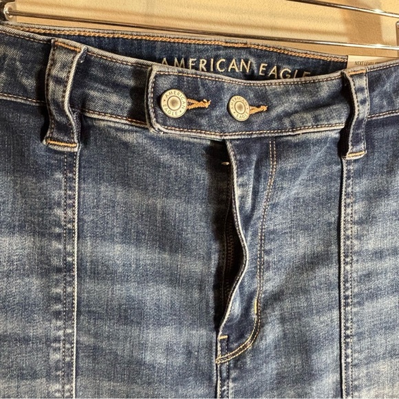 AMERICAN EAGLE Sz 16S Super High Rise Flare Distressed Hem Mid-Wash Jeans NEW - Picture 4 of 13